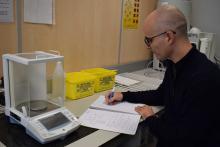 Acuerdo de colaboración entre Gram Positivo y la empresa Biomedal para mejorar la seguridad alimentaria