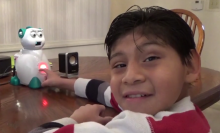 Un niño con autismo mejora su calidad de vida tras interactuar con el robot social Aisoy1