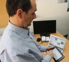 La UMH impulsa un sistema para vigilar con tablet y móvil la medicación de los mayores