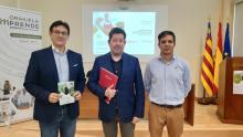 Al evento han asistido el presidente de la Cámara de Comercio de Orihuela, Mario Antonio Martínez, el vicepresidente de este organismo, Pedro Mancebo, y el catedrático de la UMH y vocal asesor de esta Cámara David Bernardo López-Lluch