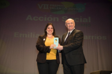 La emprendedora del PCUMH Emilia Méndez recibe el premio Talento Joven CV por su proyecto Tilúa Asistencia