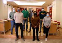 El jurado del programa junto a algunos ganadores de la edición.