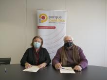  Los encargados de suscribir este acuerdo han sido la directora-gerente del Parque Científico de la UMH, Tonia Salinas; y el presidente de la Asociación, Manuel Román.