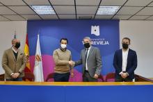 El acuerdo ha sido suscrito por el rector de la UMH y el alcalde del Ayuntamiento de Torrevieja