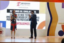 a directora científica de la spin-off, Isabel Devesa, ha sido la encargada de recoger este reconocimiento