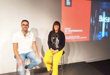 Carlos Fabra, técnico del Área de Emprendimiento del PCUMH; Carla Bernabeu, fundadora de la start-up Ké Water Drinks 