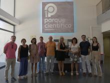 Durante el recorrido, el director del Área de Desarrollo Empresarial del PCUMH, Sergio Román, les ha explicado la actividad empresarial que se desarrolla en la entidad y la estrategia de innovación que se está implementando