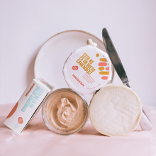 Mommus Foods firma un acuerdo con los supermercados Ametller Origen para la venta de sus quesos vegetales