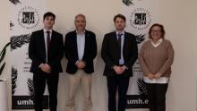Los promotores de la start-up NeuroBlock, Carlos Micó y Darío Sansano, han firmado recientemente la constitución de su empresa junto al rector de la UMH, Juan José Ruiz