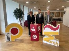 La directora-gerente del Parque Científico de la UMH, Tonia Salinas, y el vicerrector de Internacionalización y Cooperación de la UMH, Vicente Micol se han reunido recientemente con el embajador de Panamá en España, Héctor Infante; y con la consejera política de esta embajada, Carmen Gisela Vergara